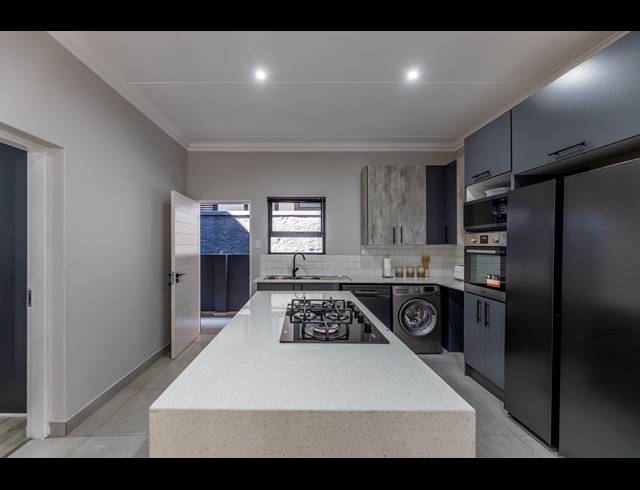2 BEDROOM APARTMENT FOR SALE IN BRYANSTON